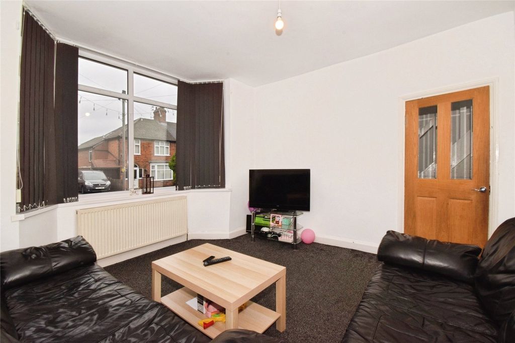 Property photo 2 of 18 Lounge