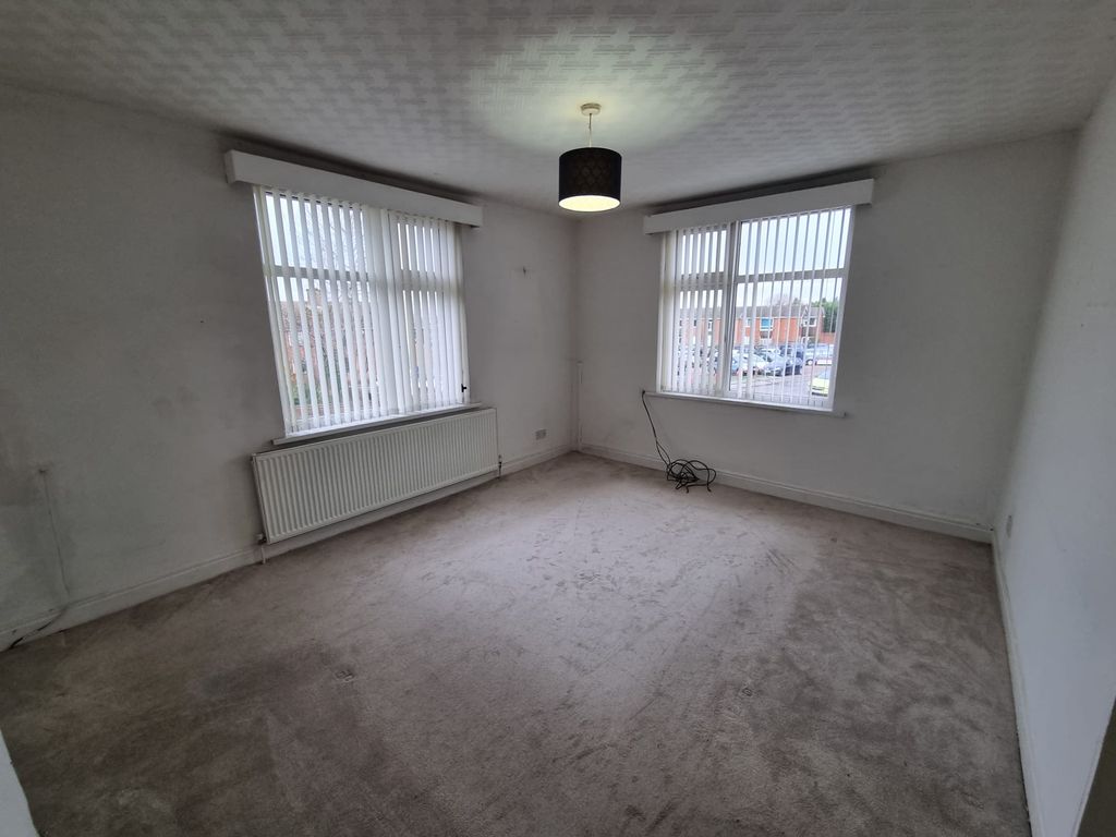 Property photo 2 of 8 Lounge