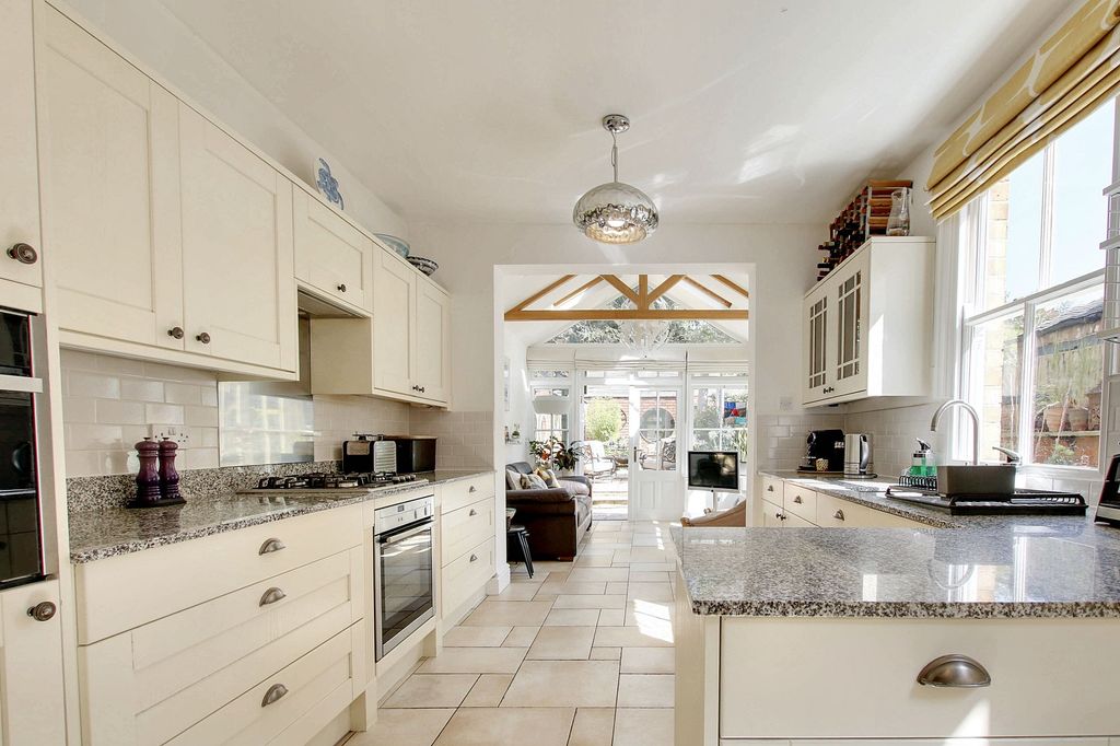 Property photo 2 of 35
