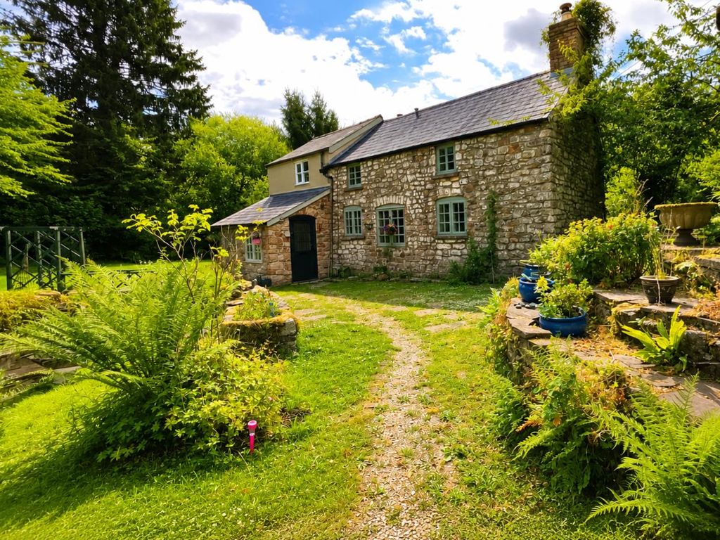 Property photo 1 of 34 Well Cottage