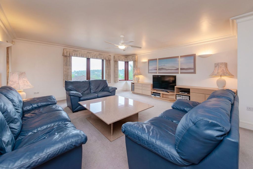 Property photo 2 of 41