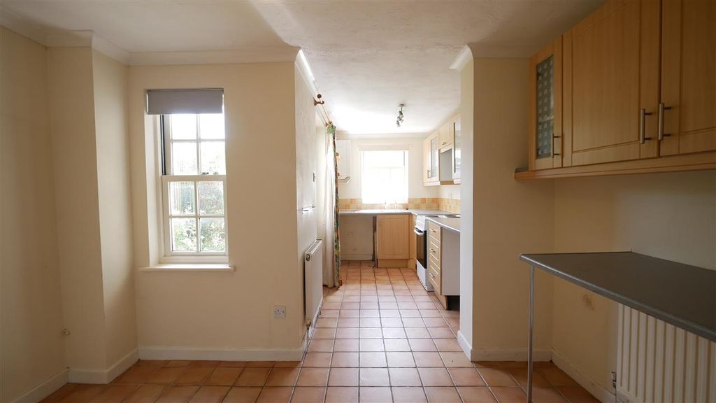 Property photo 3 of 10 Kitchen/Dining Room