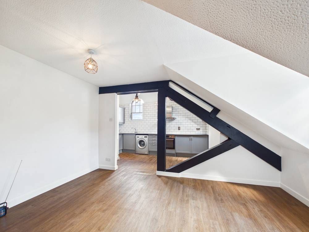 Property photo 3 of 13 Giraffe360-Still009