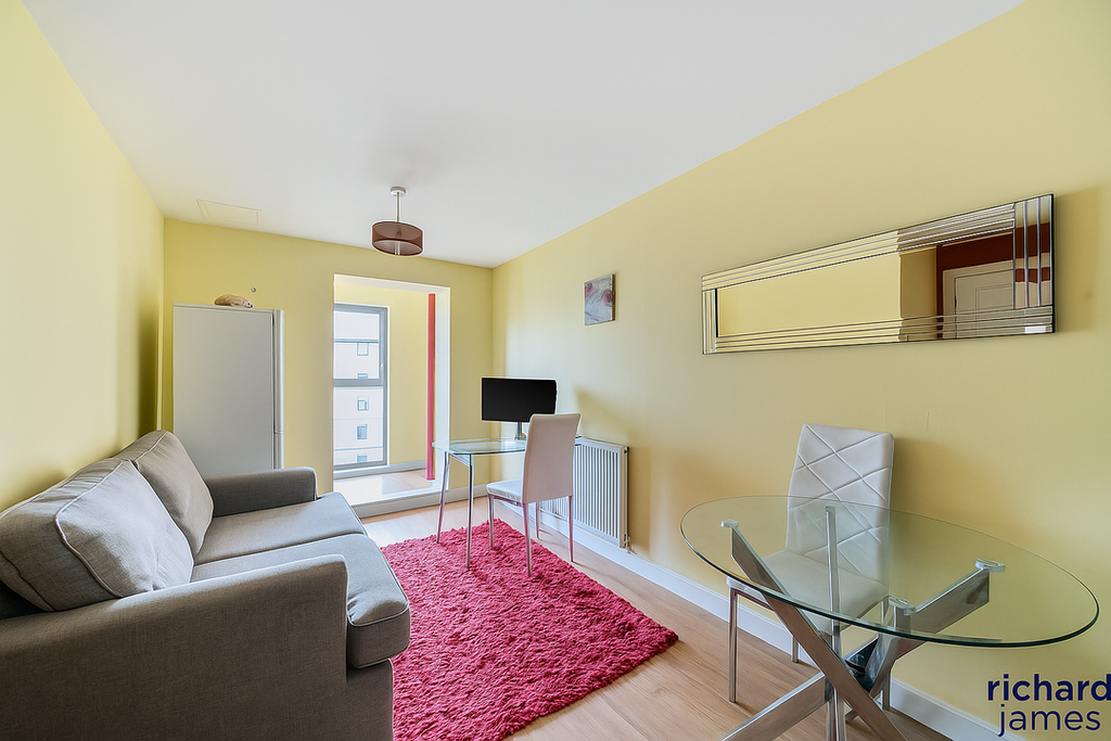 Property photo 3 of 11 Modernlivingroomwithboldaccents