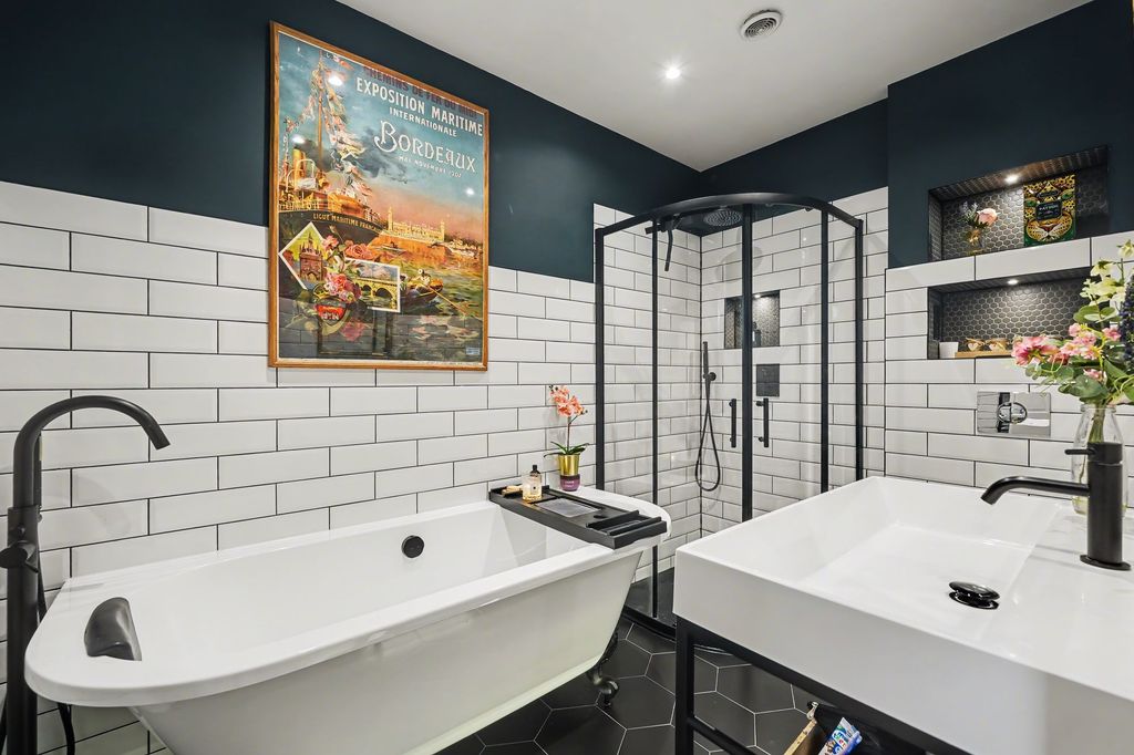 Property photo 2 of 27