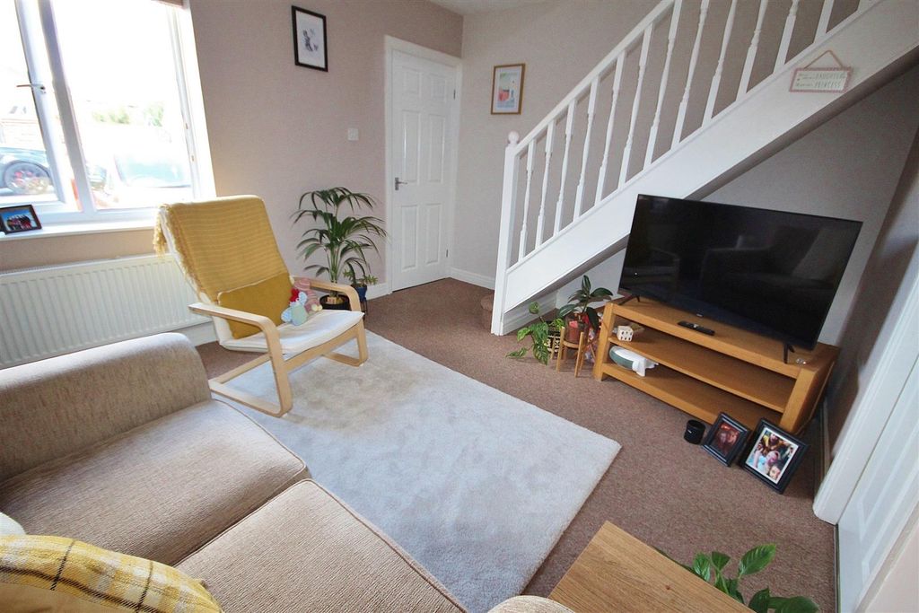 Property photo 3 of 10 Lounge