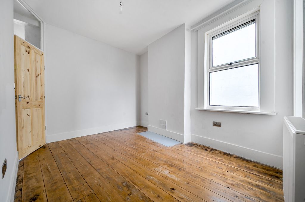Property photo 3 of 14 Living Room