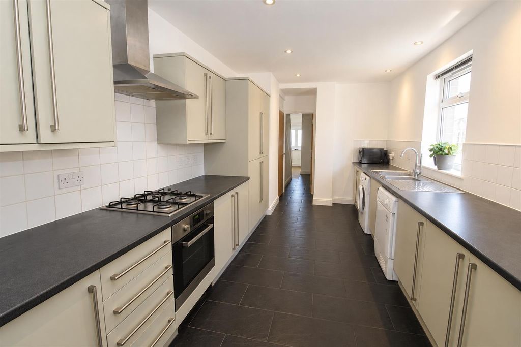 Property photo 1 of 18 6A30861B-619F-4568-Abb8-Ed43473c082d.Png