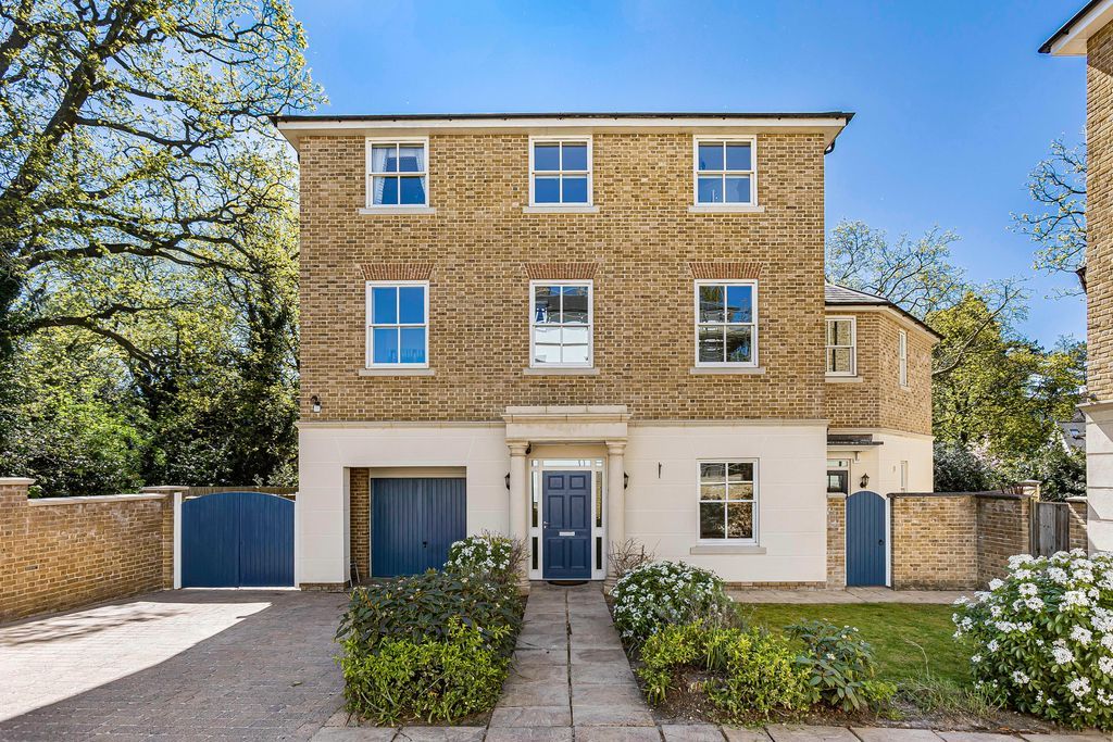 Property photo 1 of 52 Photo 24