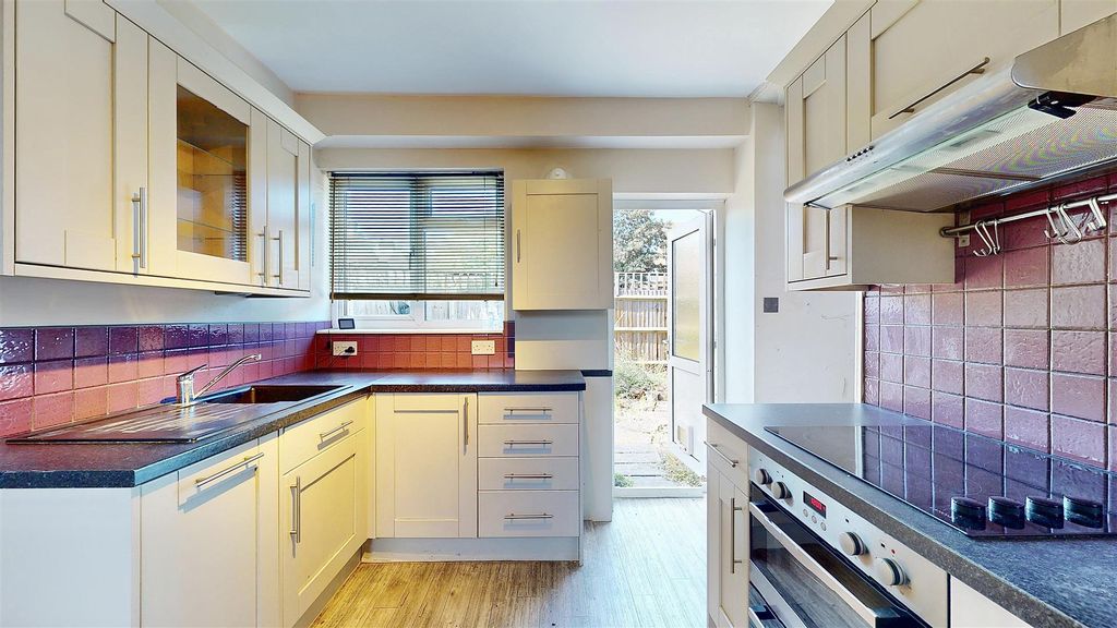 Property photo 3 of 15 P4.Jpg