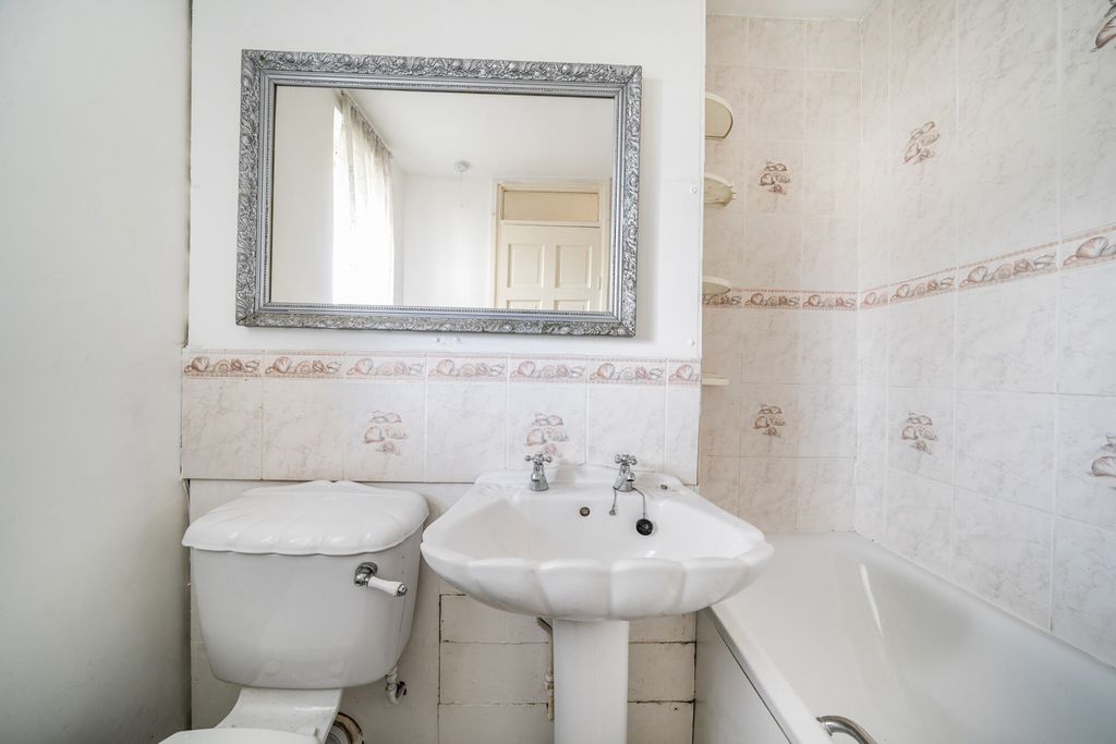 Property photo 3 of 14 Bathroom