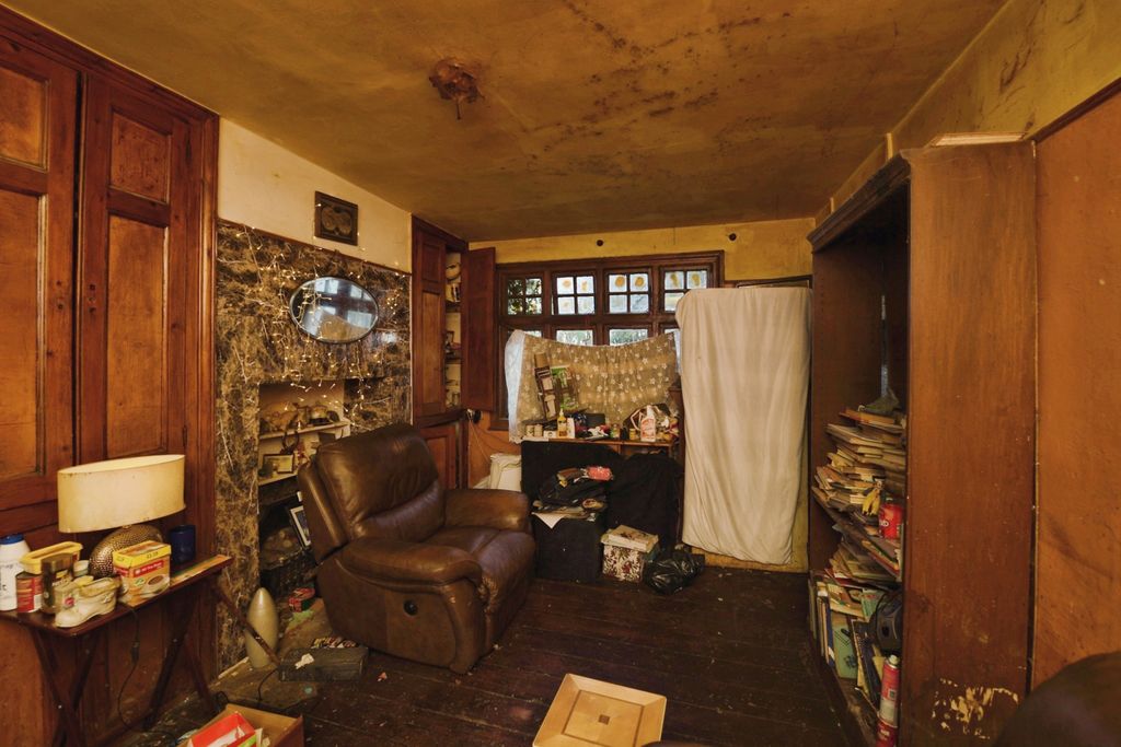 Property photo 3 of 12