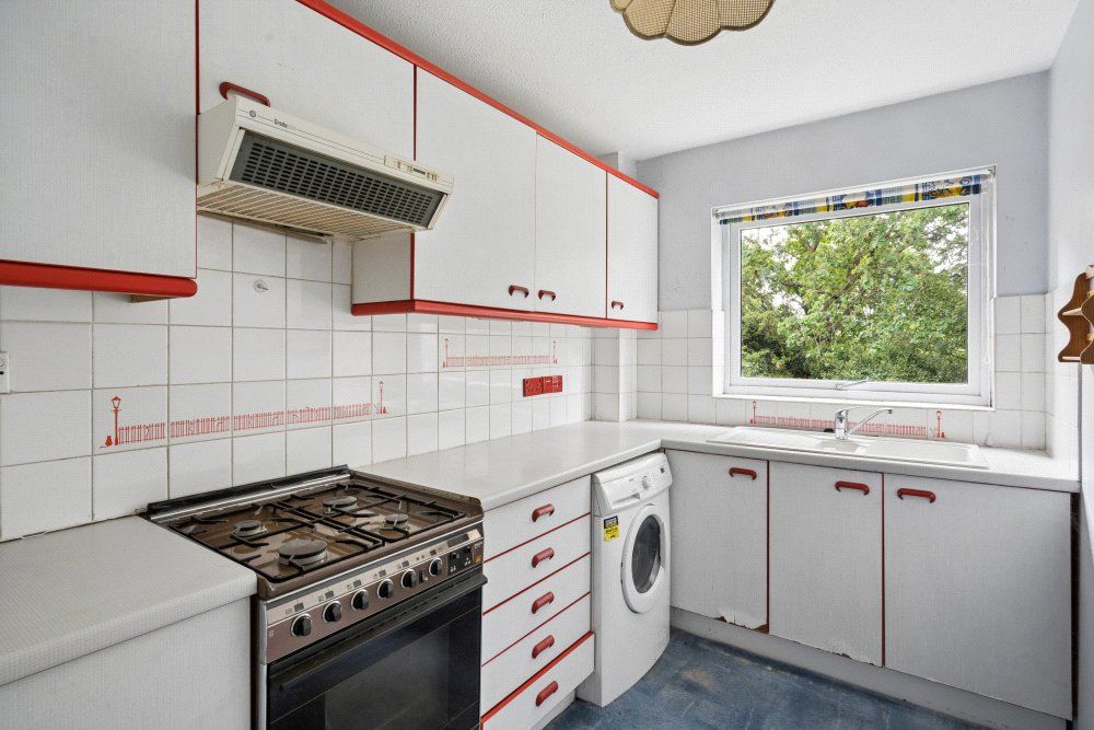 Property photo 3 of 7 Kitchen