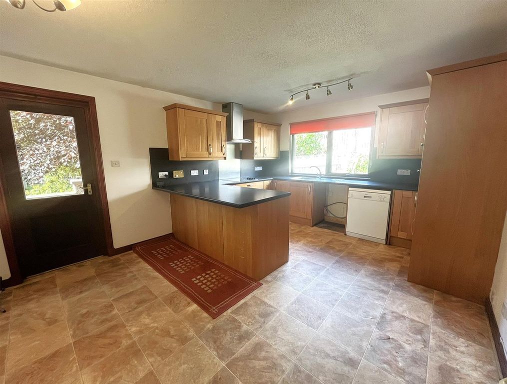 Property photo 2 of 16 Dining Kitchen