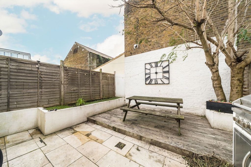 Property photo 3 of 11