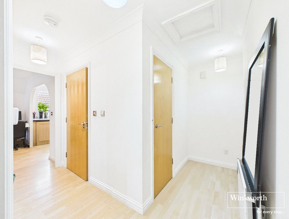 Property photo 2 of 10 Hallway