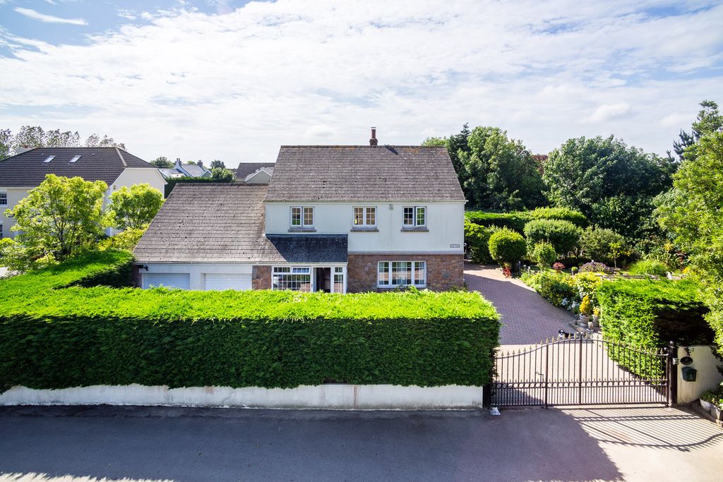 Property photo 2 of 36