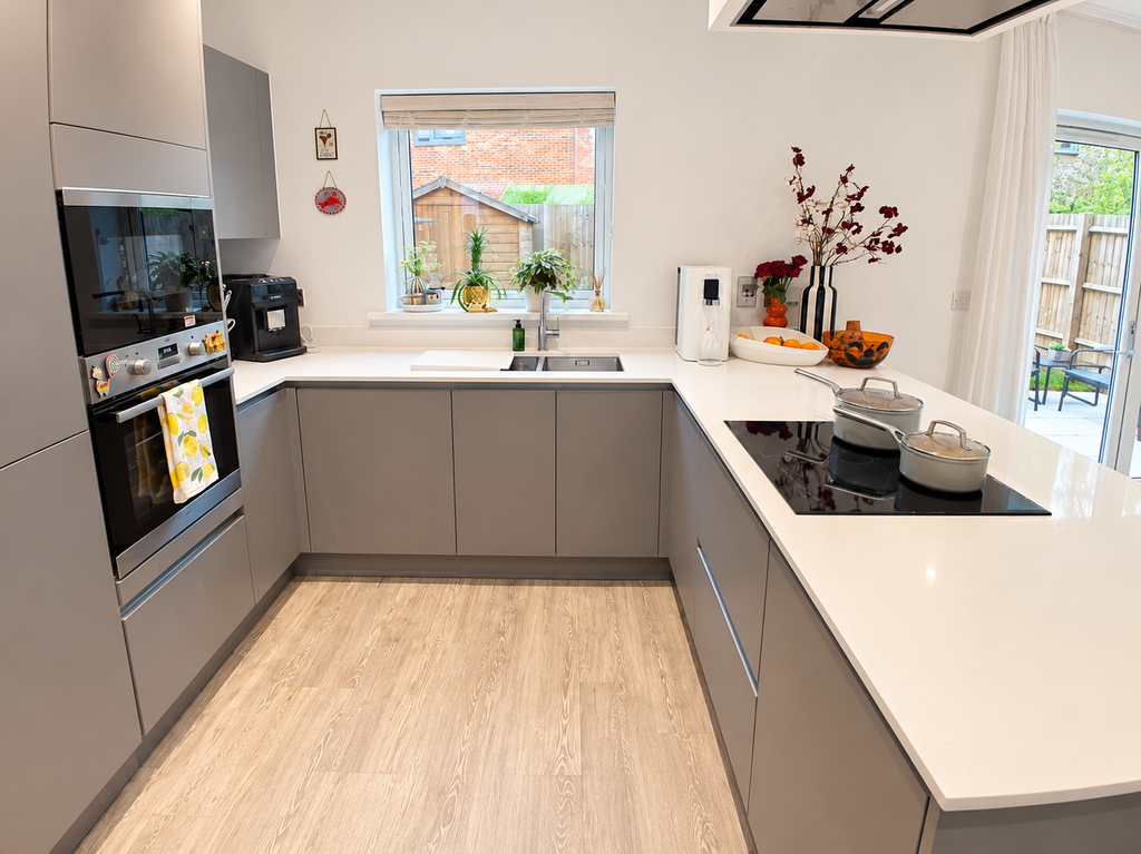 Property photo 3 of 13 Kitchen