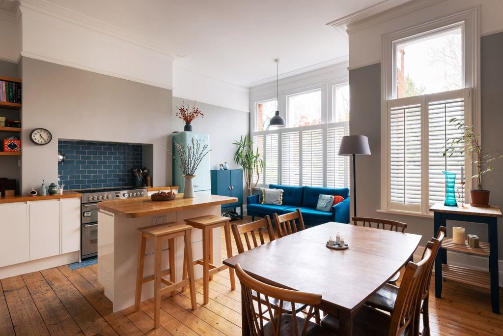 Property photo 1 of 24 Mayow Road_003.Jpg