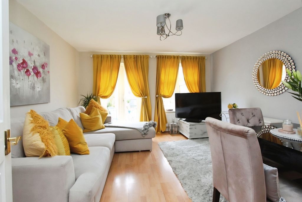 Property photo 2 of 11