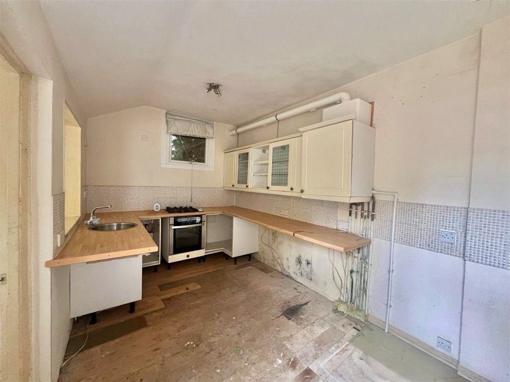 Property photo 3 of 7 Kitchen