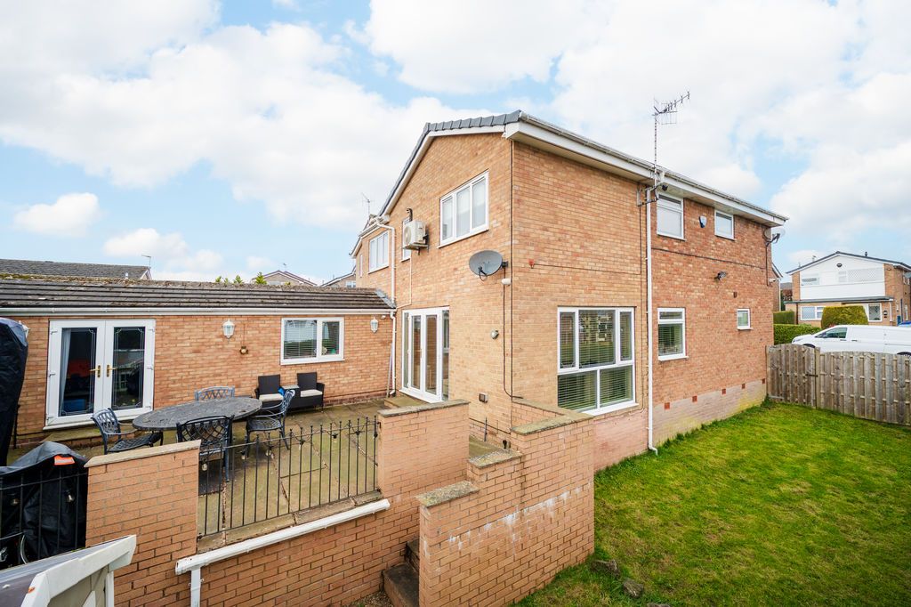 Property photo 3 of 30 Garden &amp; Terrace