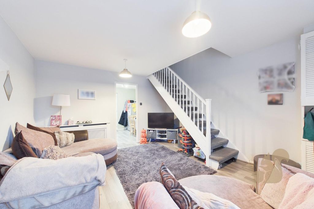 Property photo 3 of 12 Cam01659G0-Pr0616-Still005.Jpg