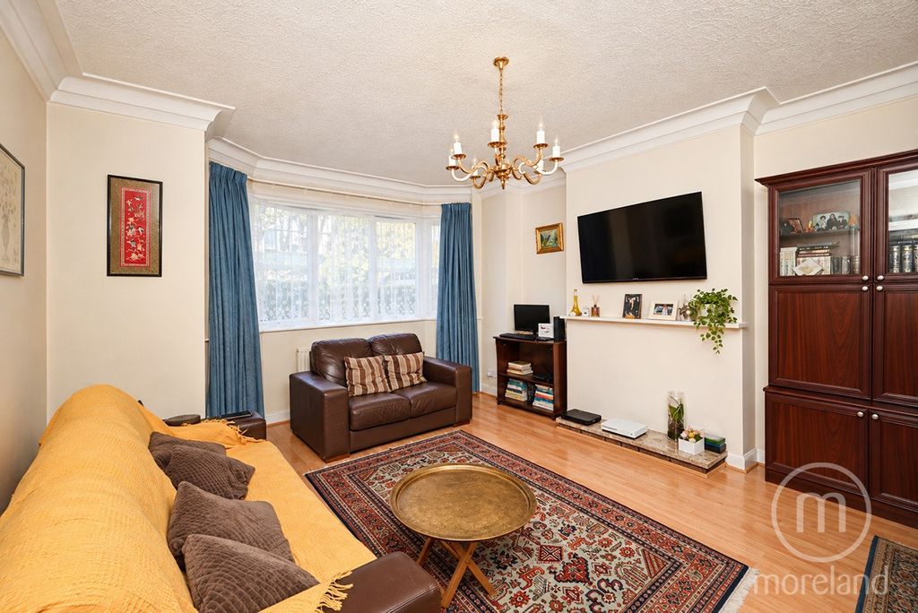 Property photo 2 of 17 4300131