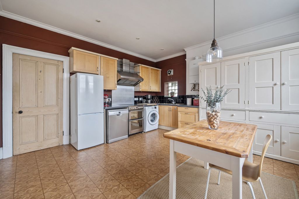 Property photo 3 of 17 Kitchen