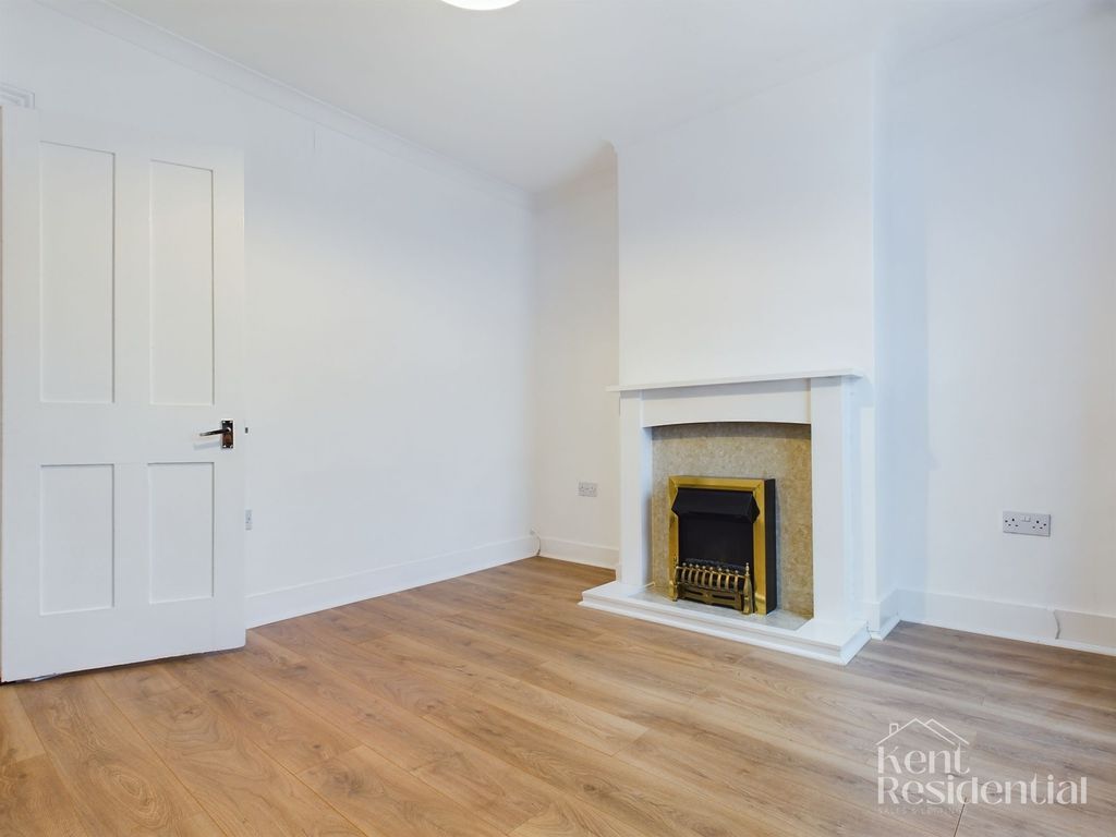 Property photo 3 of 13 Photo 12