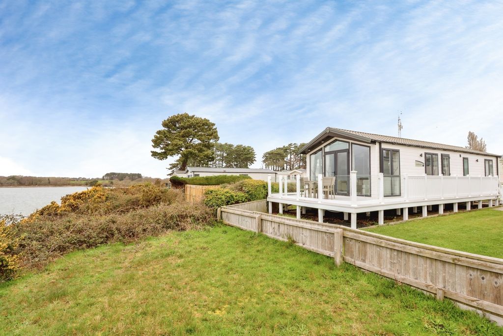 Property photo 1 of 17 External View