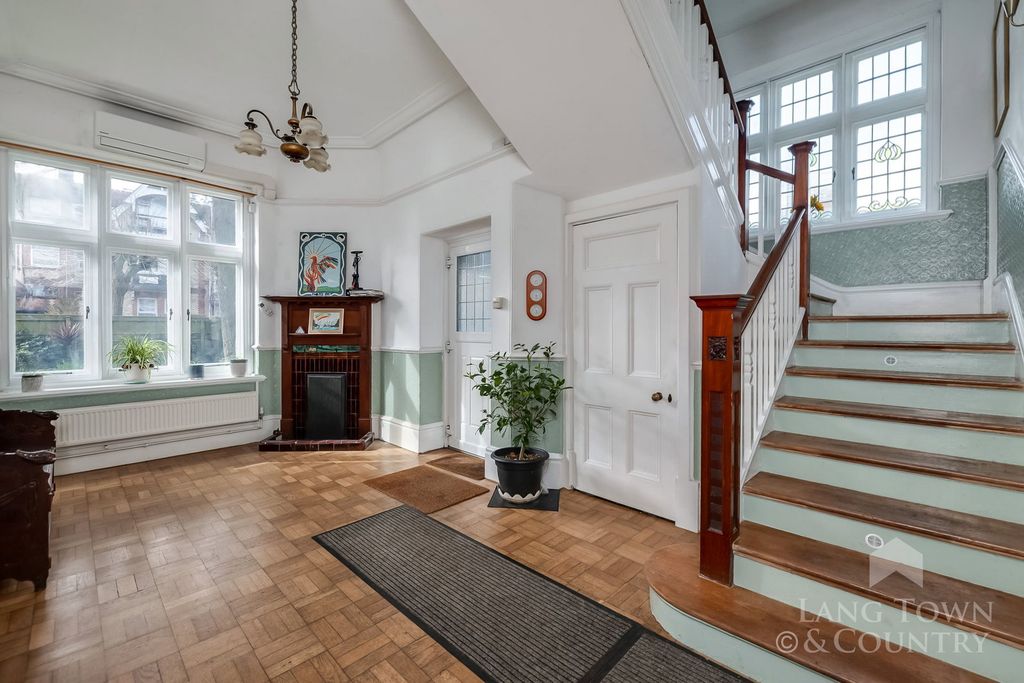 Property photo 2 of 33