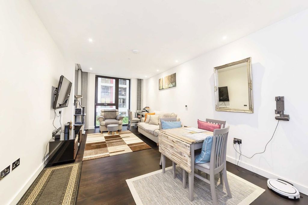 Property photo 2 of 8