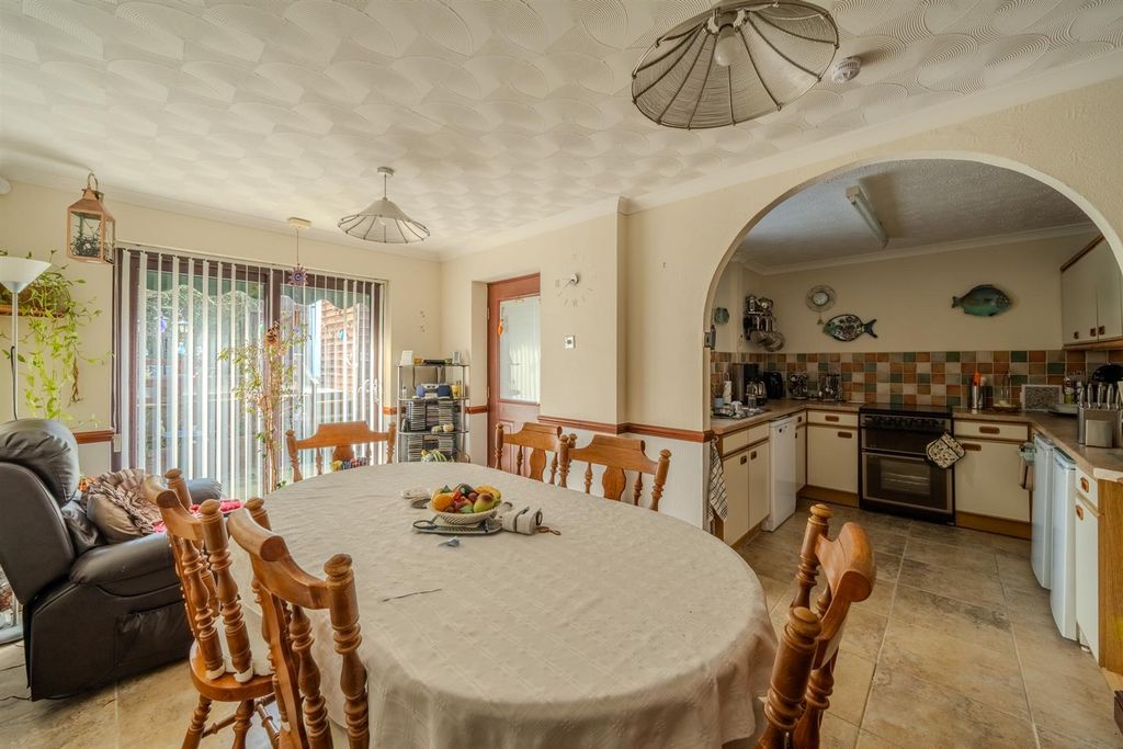Property photo 1 of 26 149 Oaksford-14.Jpg