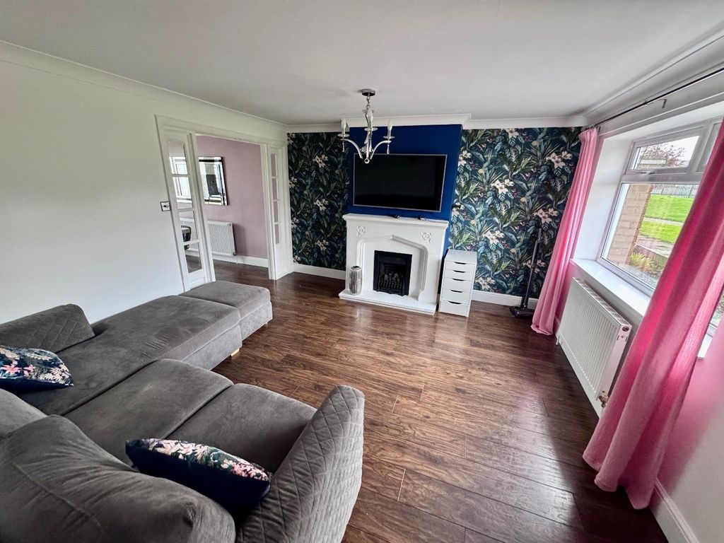 Property photo 2 of 13 Lounge