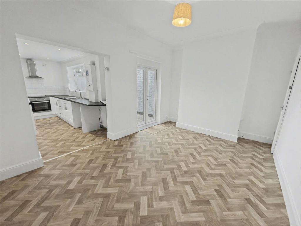 Property photo 2 of 10 Dining Room