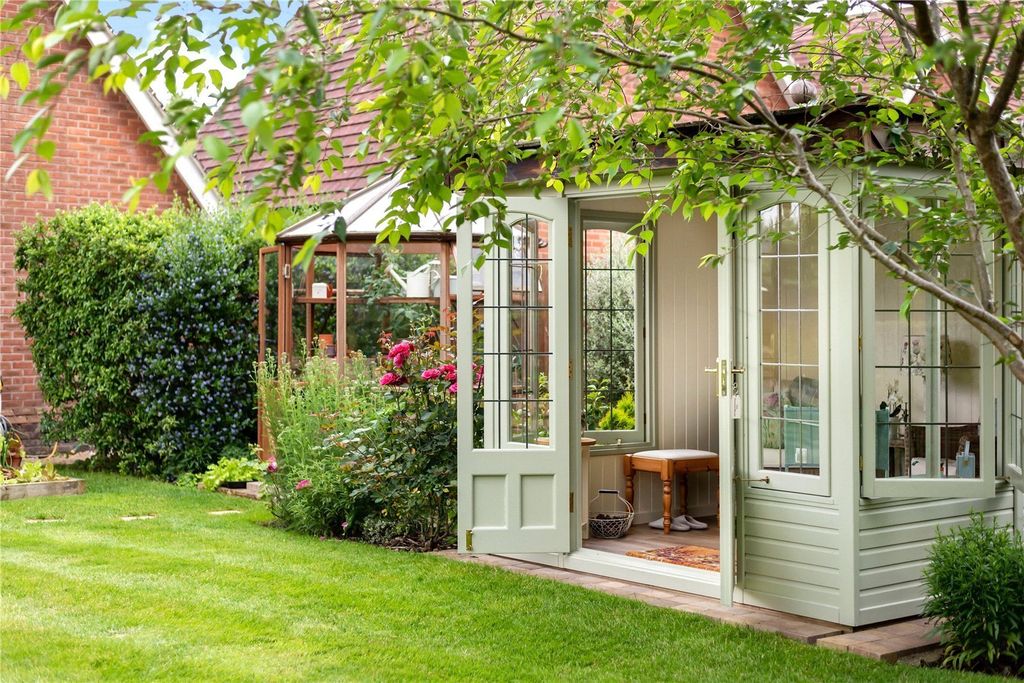 Property photo 3 of 26 Summerhouse