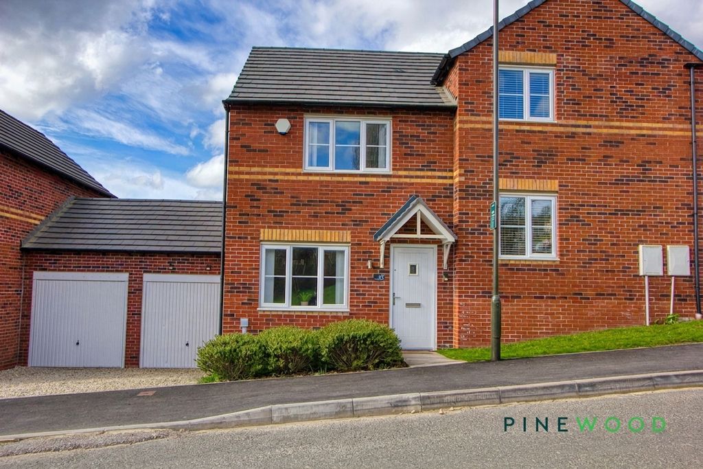 Property photo 1 of 18 Front