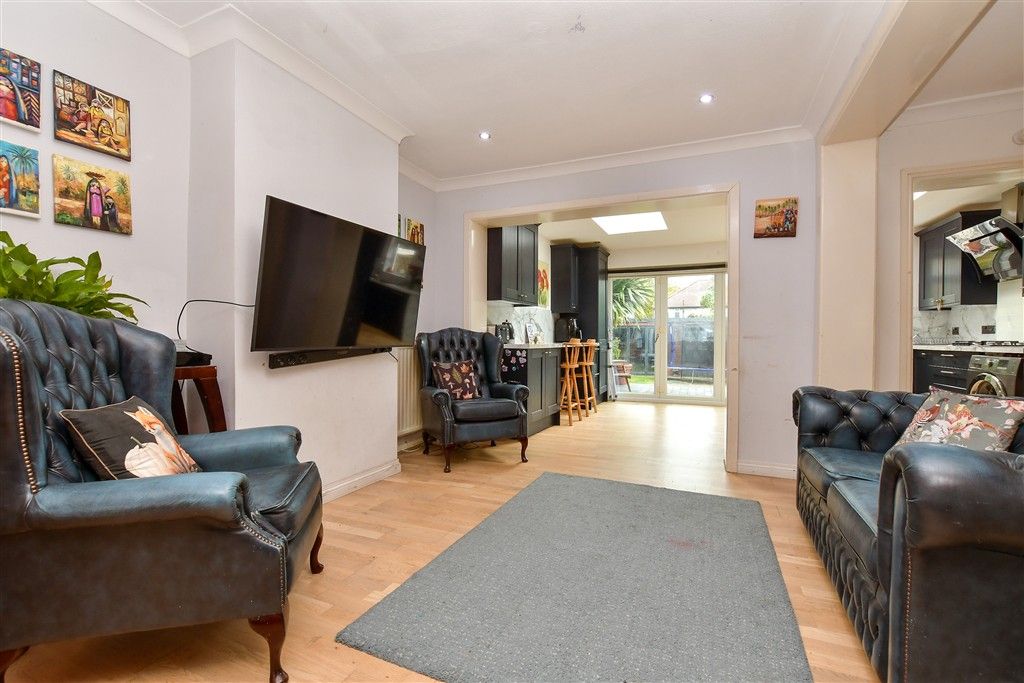 Property photo 1 of 20 Lounge