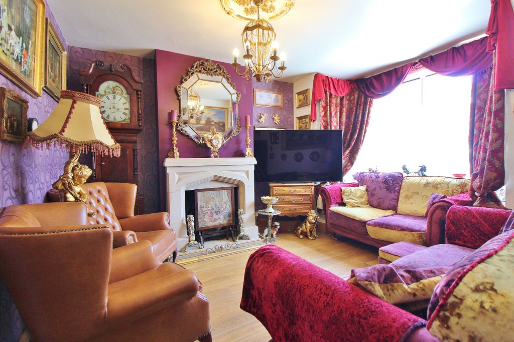 Property photo 3 of 24