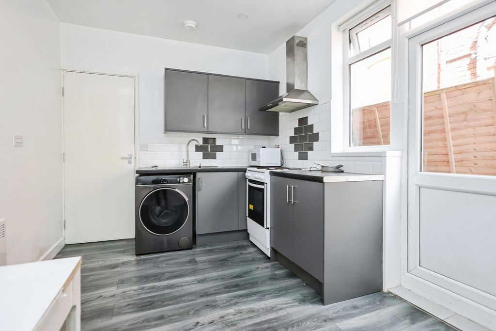 Property photo 3 of 14 Pbox-Img.Jpg