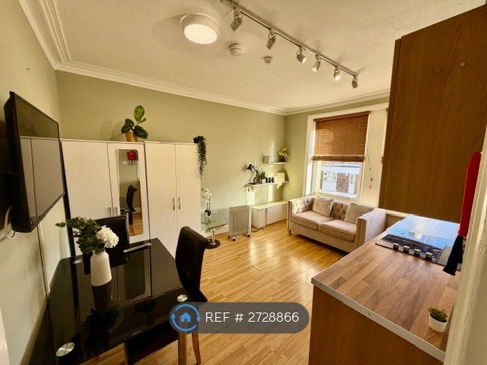 Property photo 2 of 25