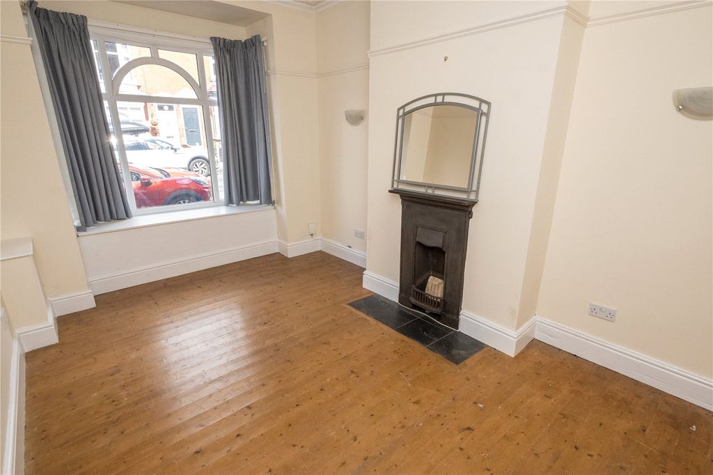 Property photo 2 of 17 Picture No. 10