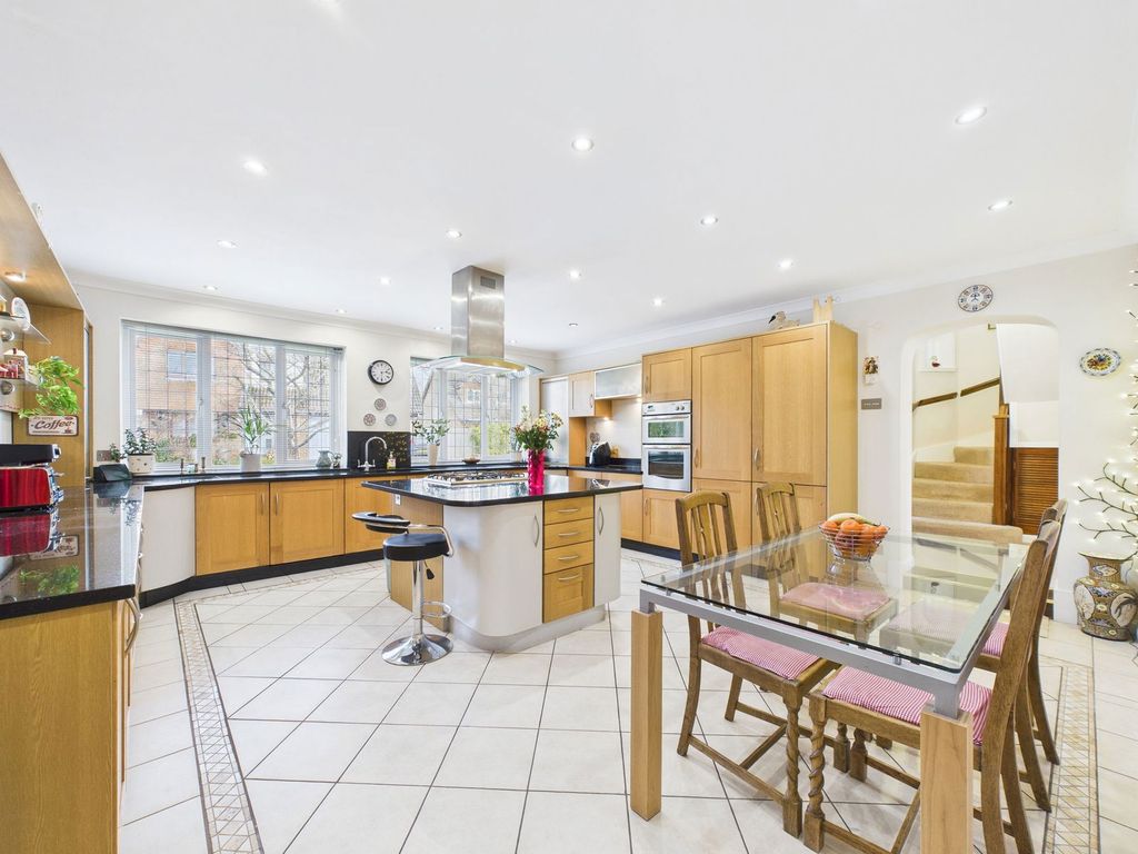 Property photo 2 of 20