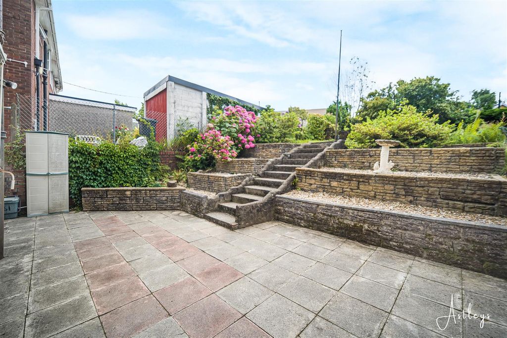 Property photo 3 of 19 Garden