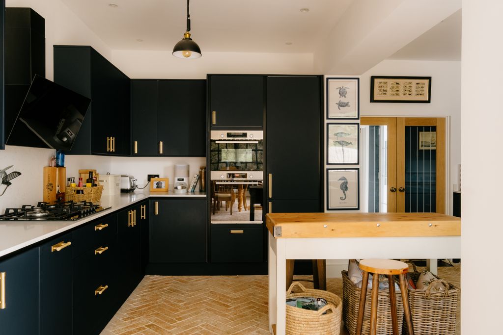 Property photo 1 of 30 Croft-Hastings-Hughendenroad-Interior-49