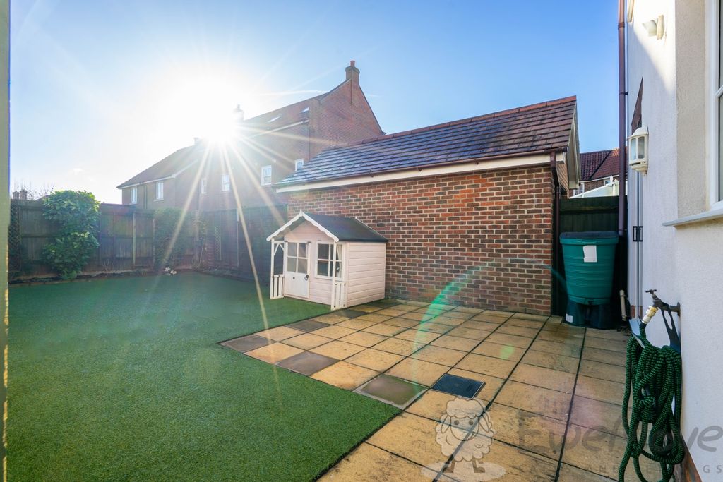 Property photo 2 of 12 Southerly-Facing Garden