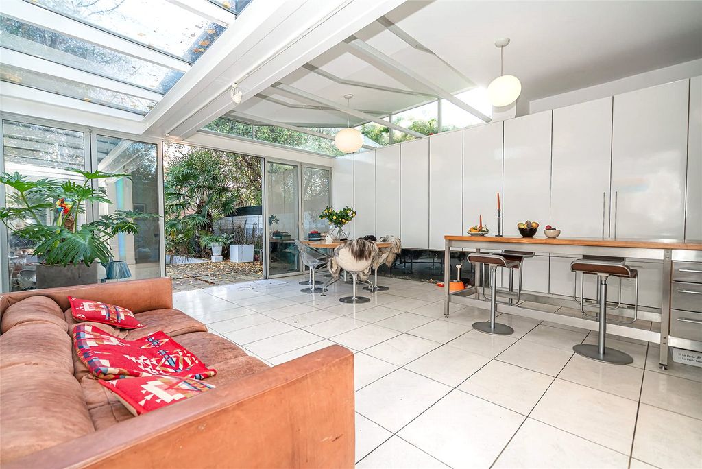 Property photo 3 of 33 Picture No. 25