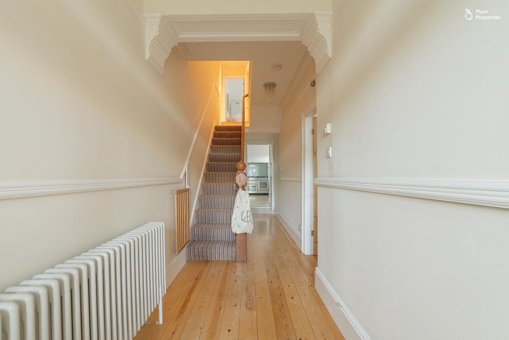 Property photo 2 of 28