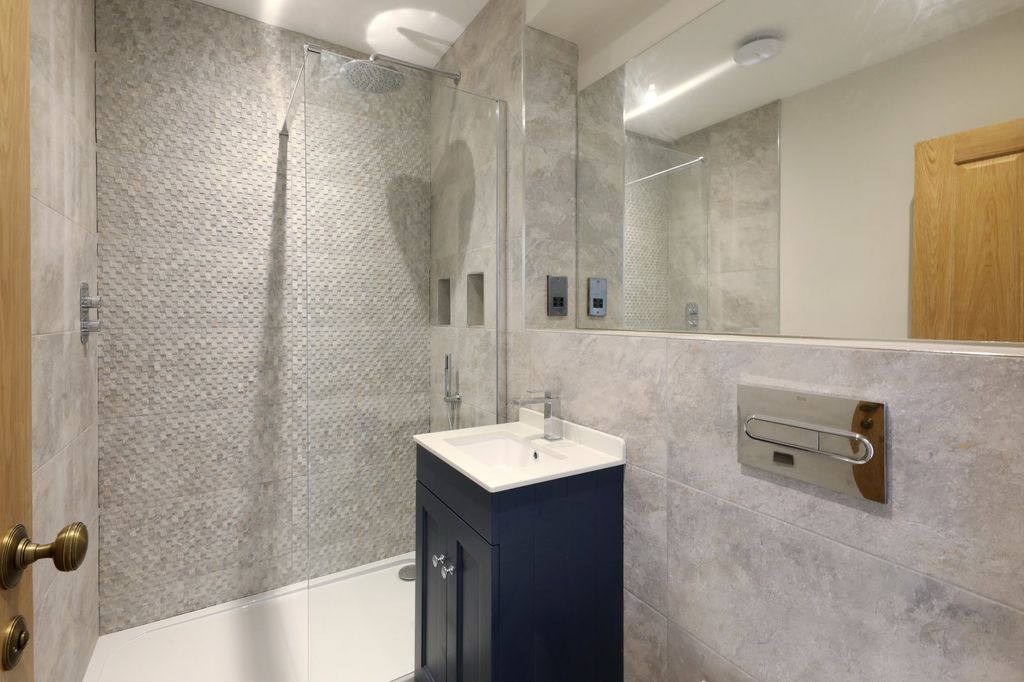 Additional image 4 of 2 bed flat for saleLondon End, Beaconsfield, Buckinghamshire HP9